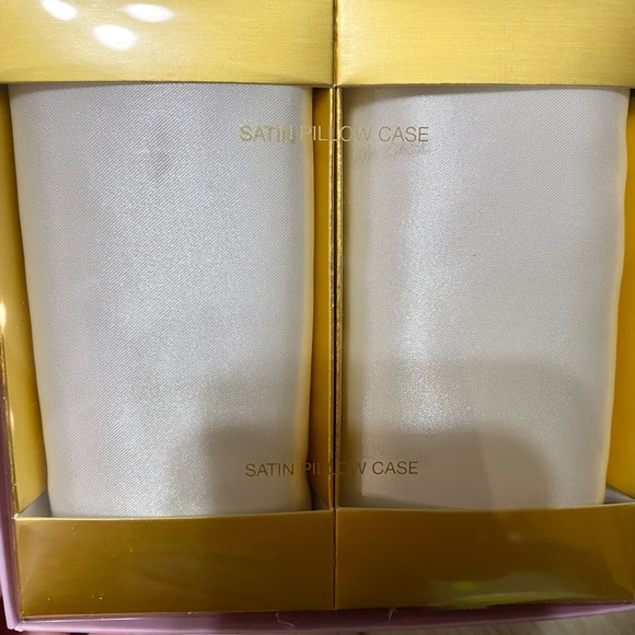 Kensie Bedding Nwt Kensie 2 Pack Satin Pillowcases Poshmark